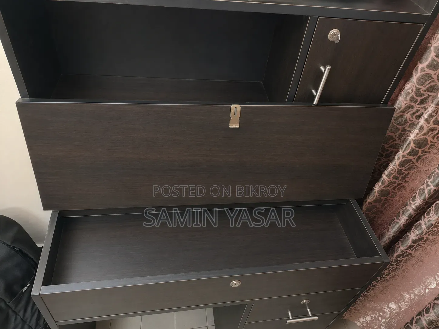 Spacious Study Table