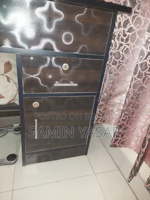 Spacious Study Table