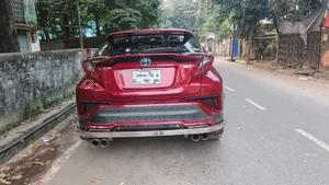 টয়োটা সি-এইচআর ২০১৮ মেরুন