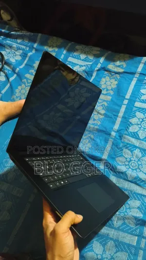 ল্যাপটপ মাইক্রোসফট সারফেস ল্যাপটপ ৩ ৩২জিবি ইন্টেল কোর আই৭ এসএসডি ১টি