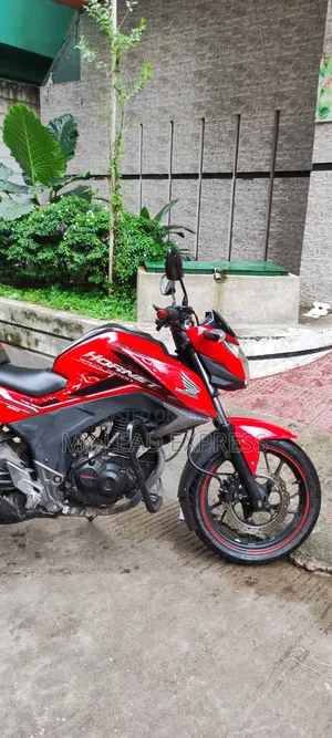Honda CB 2018 Red