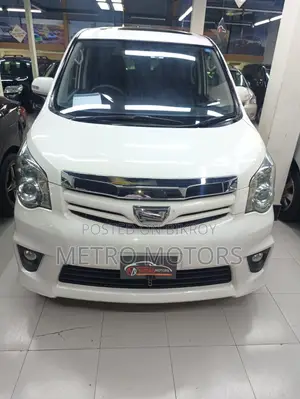 Toyota Noah 2011 Pearl