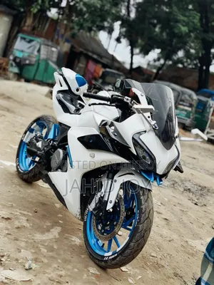সিএফমোটো ৩০০এসআর ২০২৫ সাদা