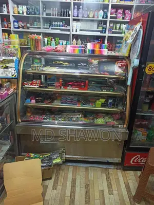 কেক ডিসপ্লে শোকেস