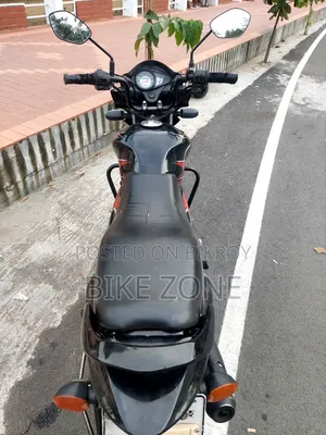 সুজুকি হায়াতে ২০১৫ কালো