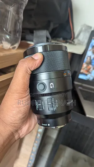 Sony FE 90mm F2.8 Macro G OSS Lens – Like New