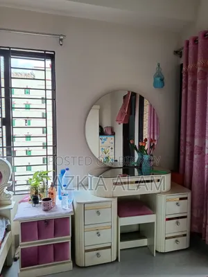 ভ্যানিটি ব্যাগ বিক্রি করতে চাই। ৬ মাস ব্যবহৃত