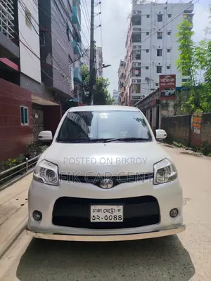 Toyota Sienta 1.5 All-Wheel Drive 2012 White