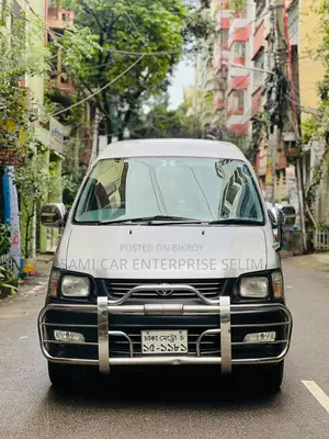 Toyota Noah 2.0 All-Wheel Drive (8 Seater) 2006 Silver