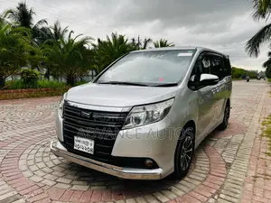 টয়োটা নোয়া ২০১৬ সিলভার