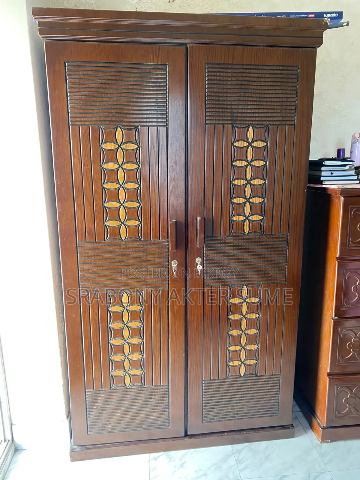 একটি ওয়ারড্রব একটি আলমারি
