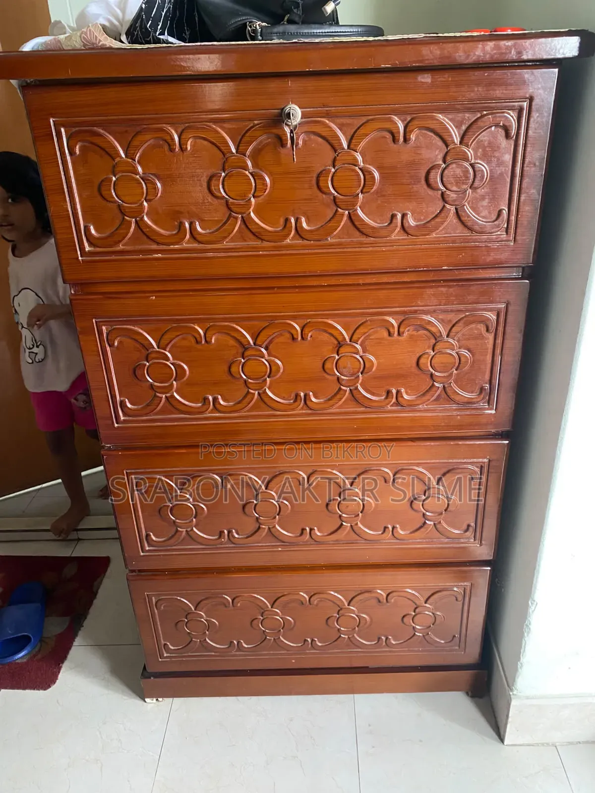 একটি ওয়ারড্রব একটি আলমারি