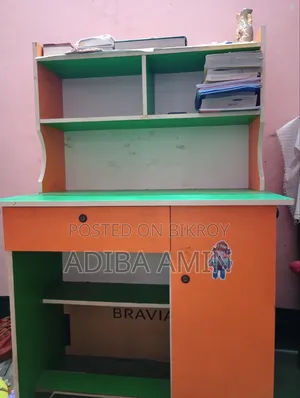 চেয়ার সহ স্টাডি টেবিল