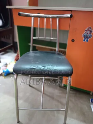 চেয়ার সহ স্টাডি টেবিল