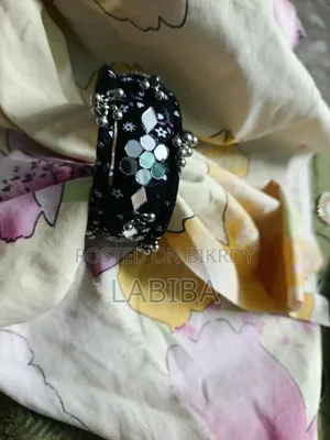 হ্যন্ড মেড চুড়ি