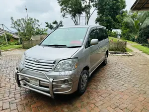 টয়োটা নোয়া ২.০ এডব্লিউডি (৮ সিটার) ২০০৩ সিলভার