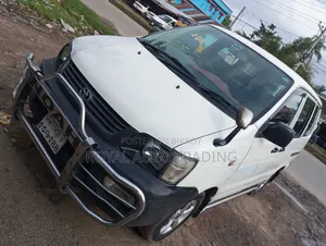 টয়োটা নোয়া ২০০৭ সাদা