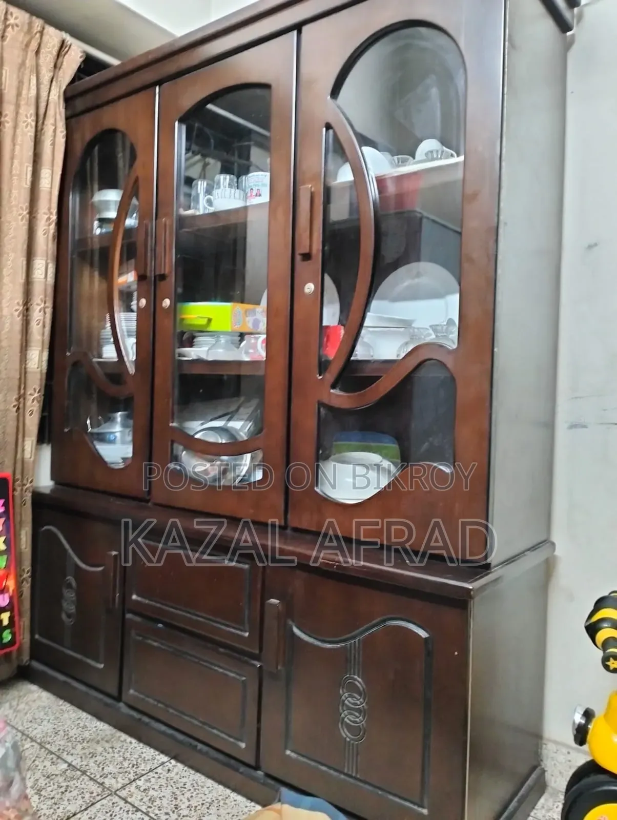 মালয়েশিয়ান কাঠের শোকেস