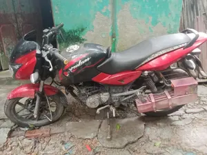 বাজাজ পালসার ১৫০ ২০১৫ লাল