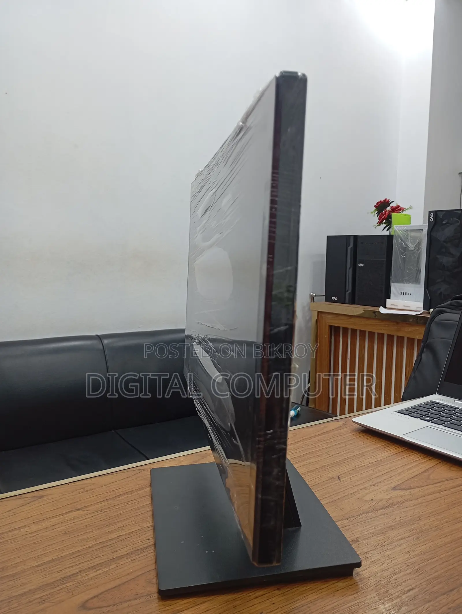 19" HP/Dell Monitor