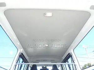 টয়োটা হাইএস ২০২১ সাদা