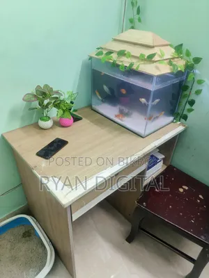 পড়ার টেবিল