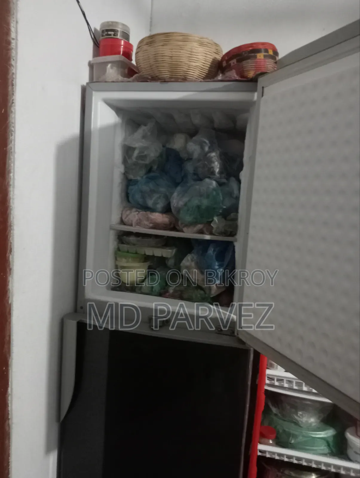 একটি ওয়াল্টন ফ্রিজ বিক্রি করা হবে
