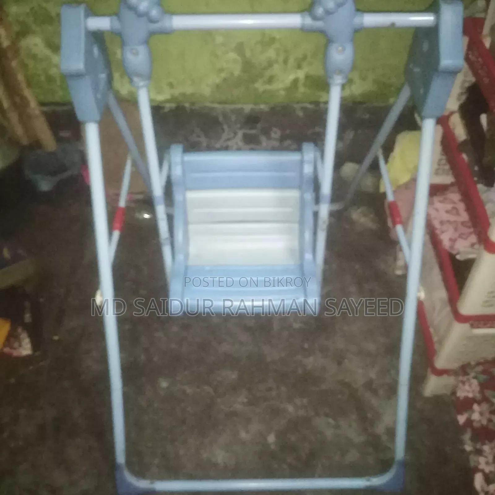 শিশুর খোদাই করা দোলনা