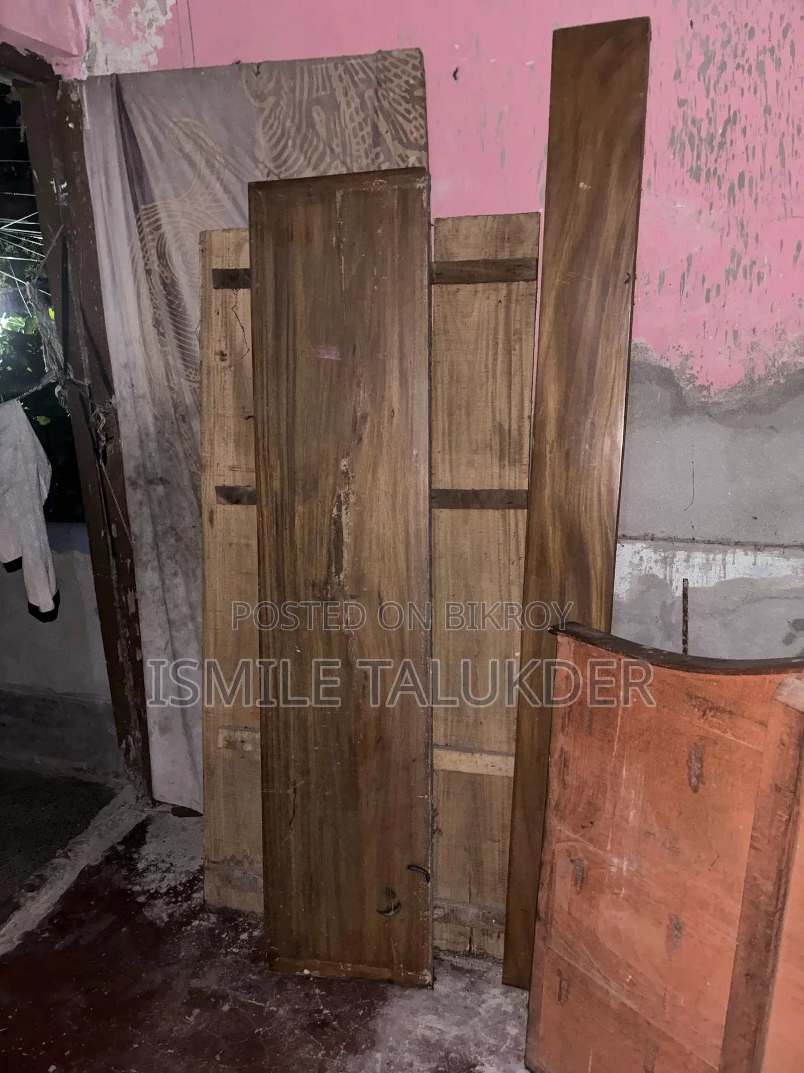 মজবুত কাঠের খাট