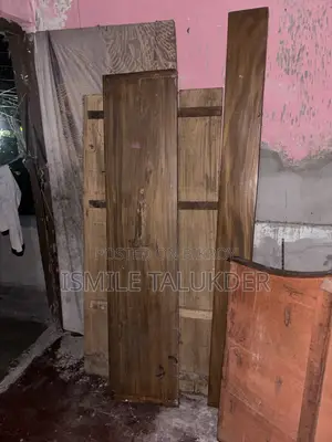 মজবুত কাঠের খাট