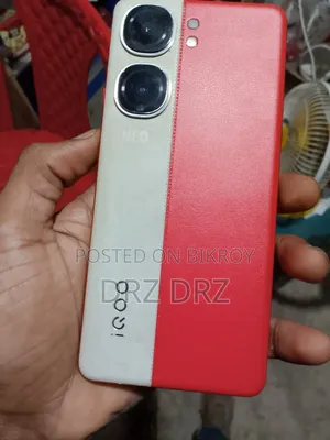 আইকিউওও ২৫৬ জিবি রেড