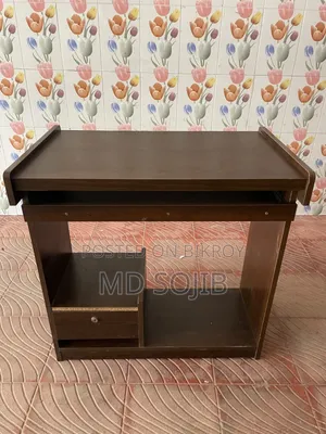 একটি রিডিং টেবিল বিক্রি হবে।