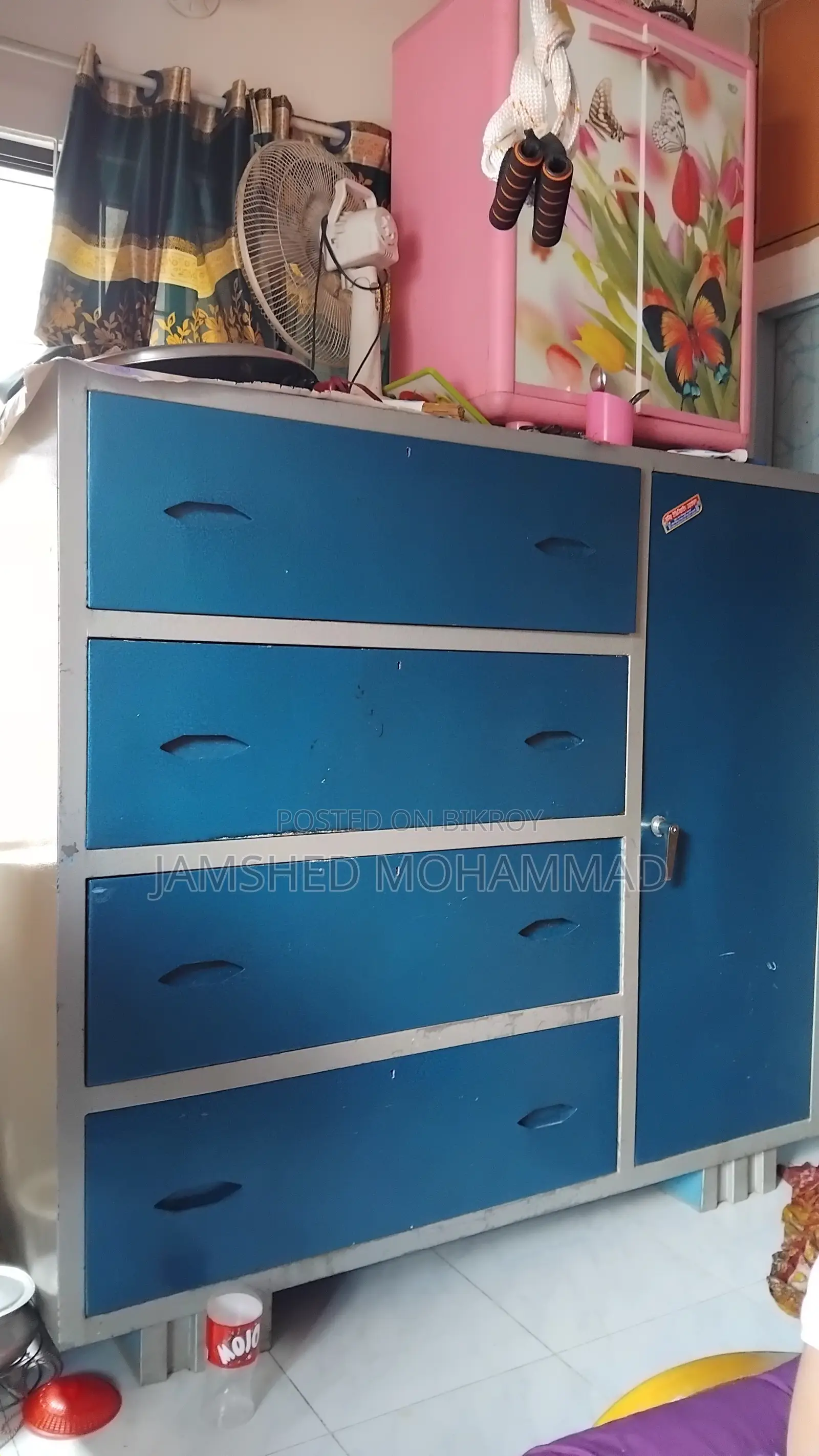 স্টিলের ওয়্যারড্রোব
