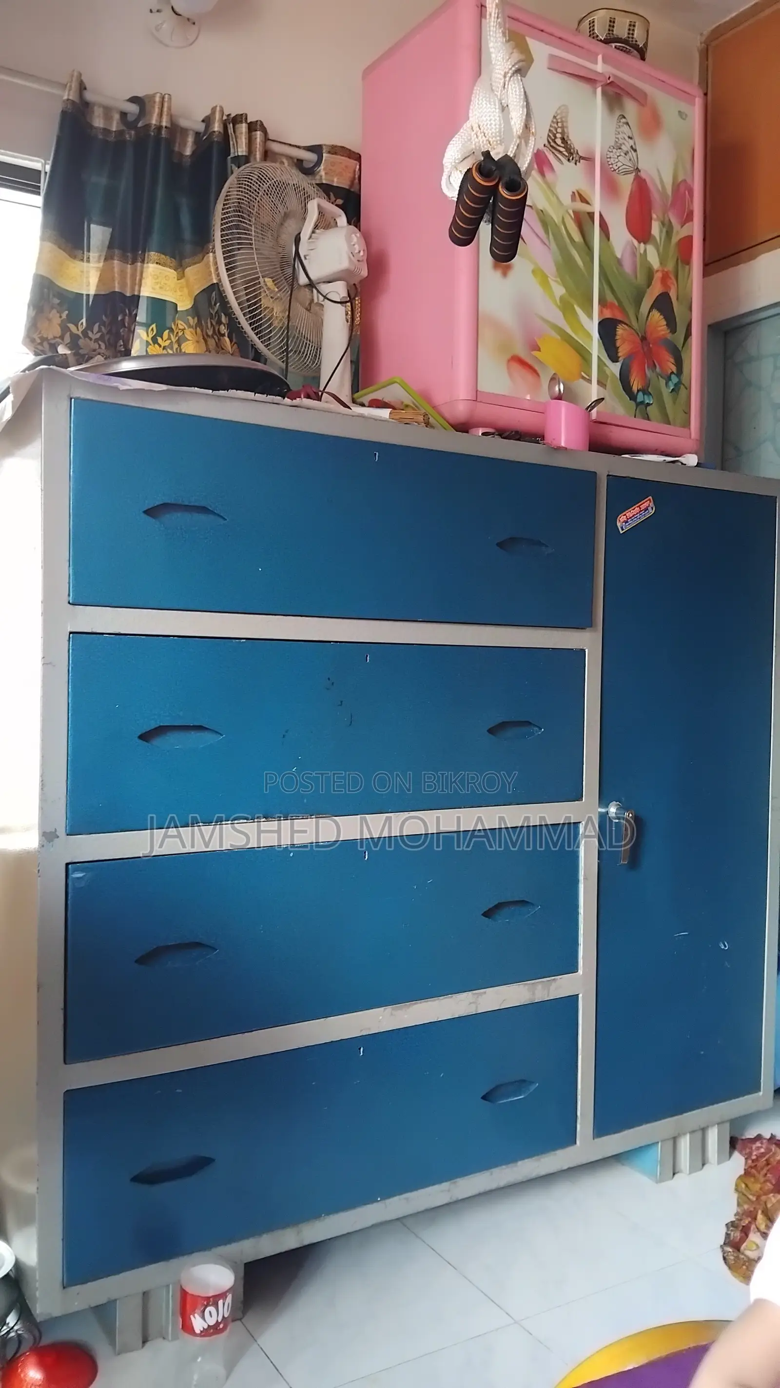 স্টিলের ওয়্যারড্রোব