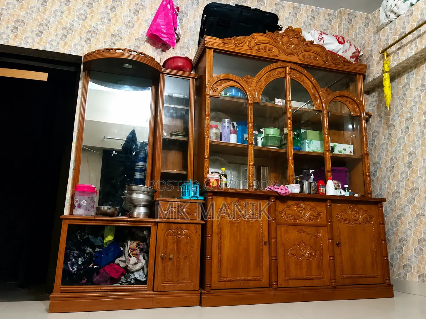 বিক্রয় হবে: কাঠের শোকেস/ক্রোকারিজ ক্যাবিনেট (ভালো কন্ডিশন)