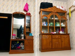 বিক্রয় হবে: কাঠের শোকেস/ক্রোকারিজ ক্যাবিনেট (ভালো কন্ডিশন)