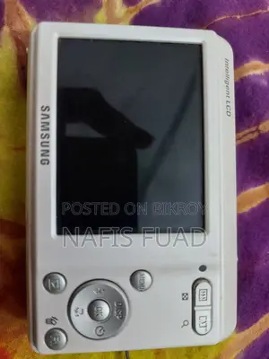 Vintage Samsung ES17 Digital Camera - Rare White Color