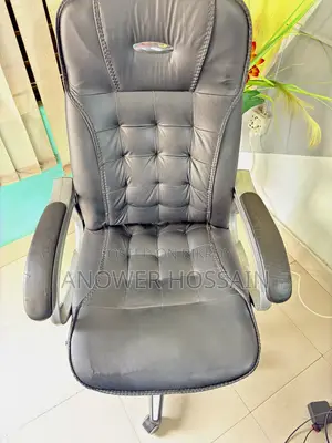 2 Executive Chairs Will Be Sold