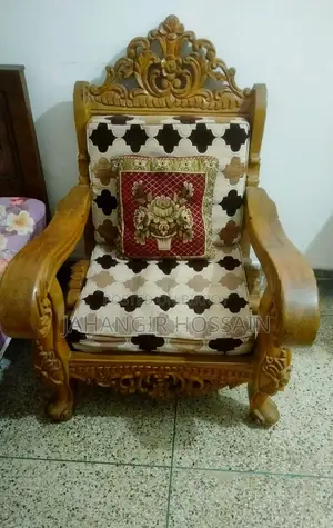 ভিক্টোরিয়ান স্টাইল সলিড কাঠের সোফা সেট (২+২+১) গ্লাস টি টেবিল সহ