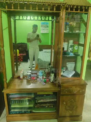 ড্রেসিং টেবিল
