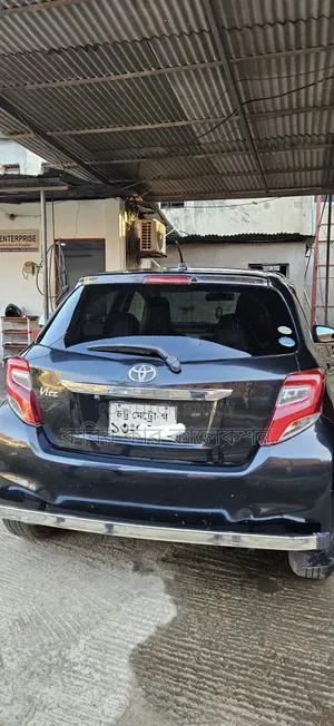 Toyota Vitz 2011 Black