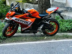 Honda CBR 2022 Orange