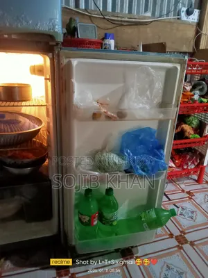 একটা ফ্রিজ