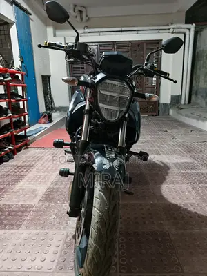 সুজুকি জিক্সার ২০২২ কালো