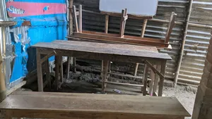 ৫ ফুট সাইজের বেঞ্চ ৬ জোড়া বিক্রি করা হবে