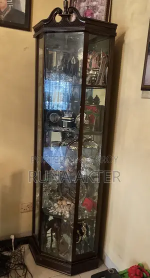 কর্নার শোকেস