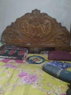 6/7 a full box bed.
