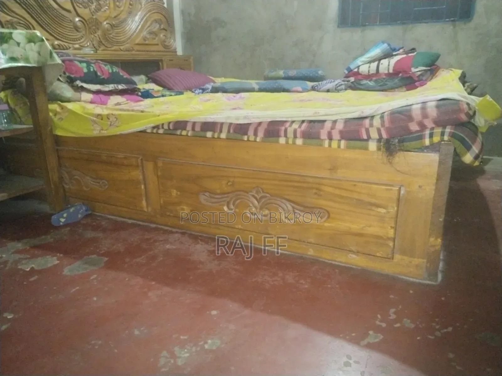 6/7 a full box bed.
