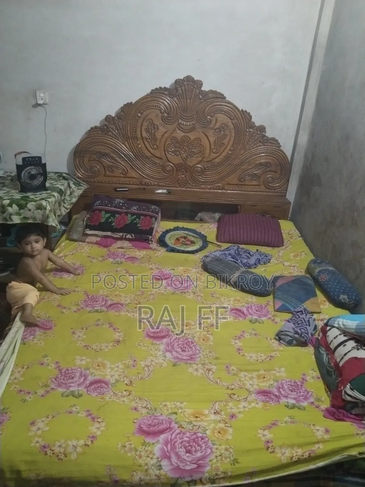 6/7 a full box bed.