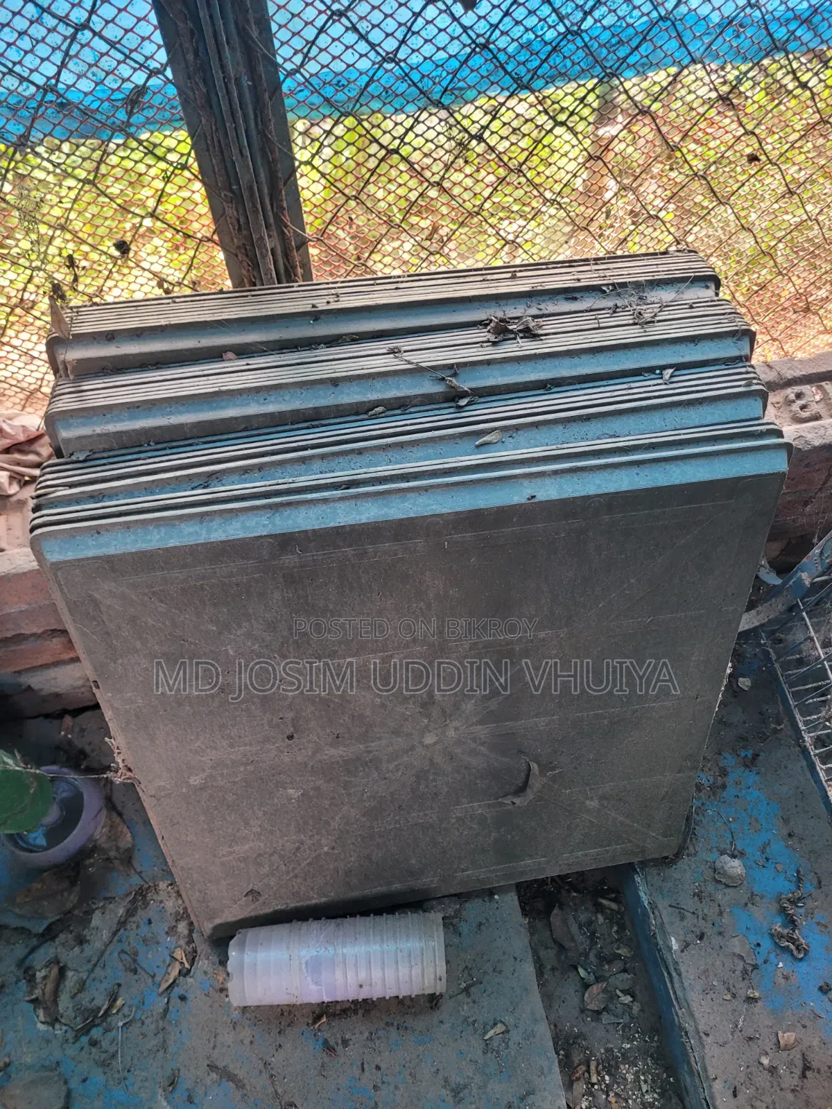 কবুতর, মুরগীর খাঁচা